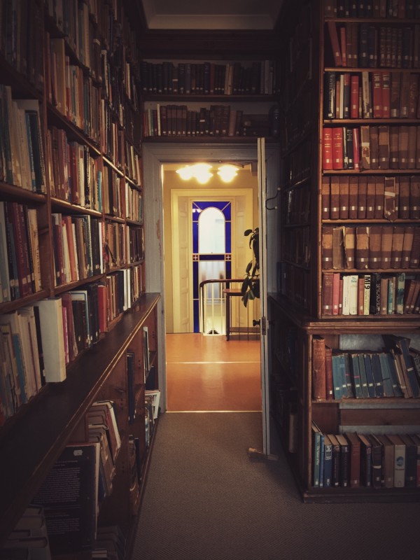 Upstairs, looking towards the stairs